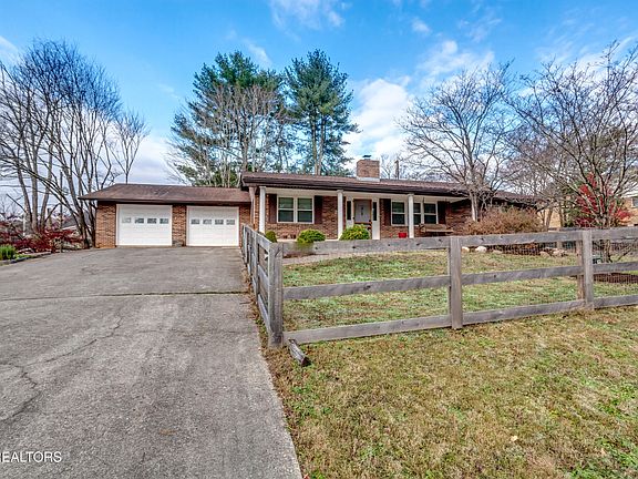 3rd image of 5909 Green Valley Dr