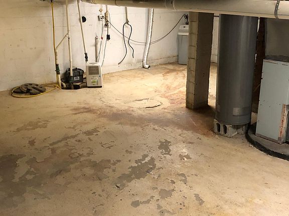 3rd image of 525 W Staat St