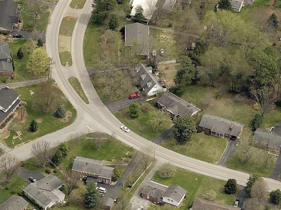 2nd image of 1233 Shawnee Way