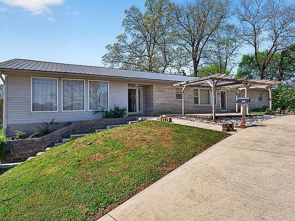 2nd image of 463 Franks Ferry Rd