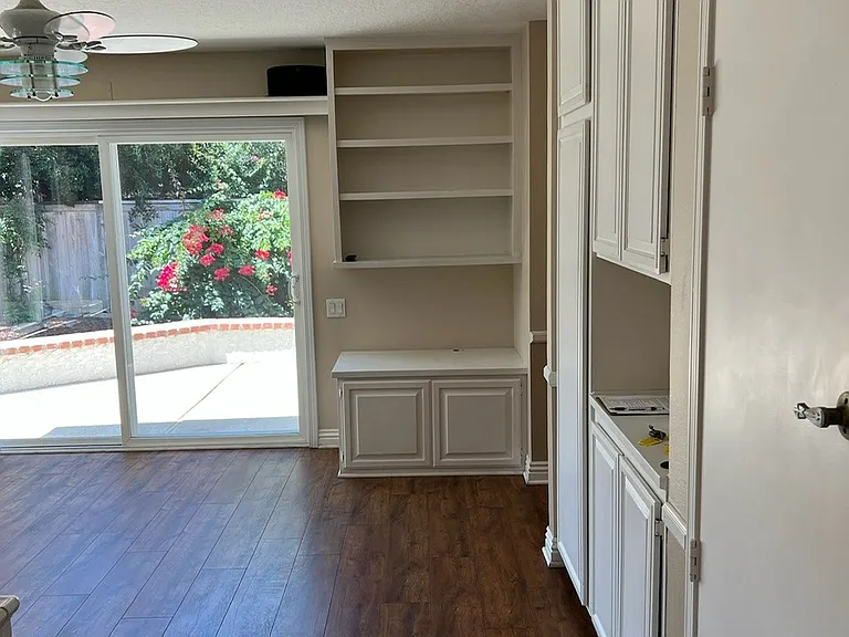 27 Brookstone — Photo 8