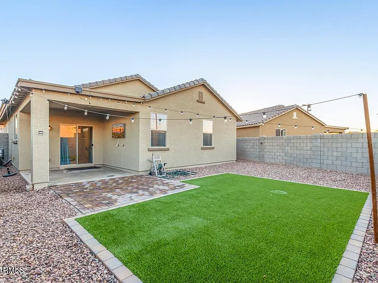 21612 W Kimberly Dr — Photo 2