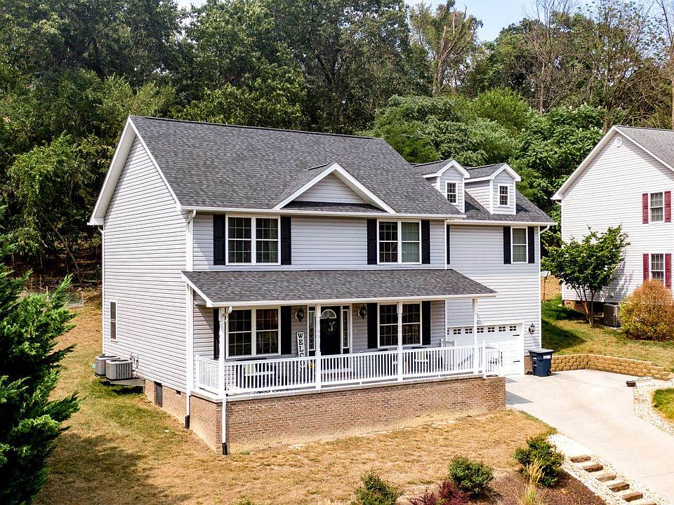 1st image of 1851 Manor Dr
