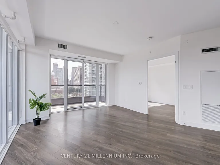 159 Wellesley St E #708 — Photo 1