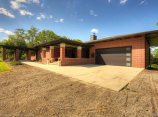 5465 E Allen Rd, Howell, MI 48855