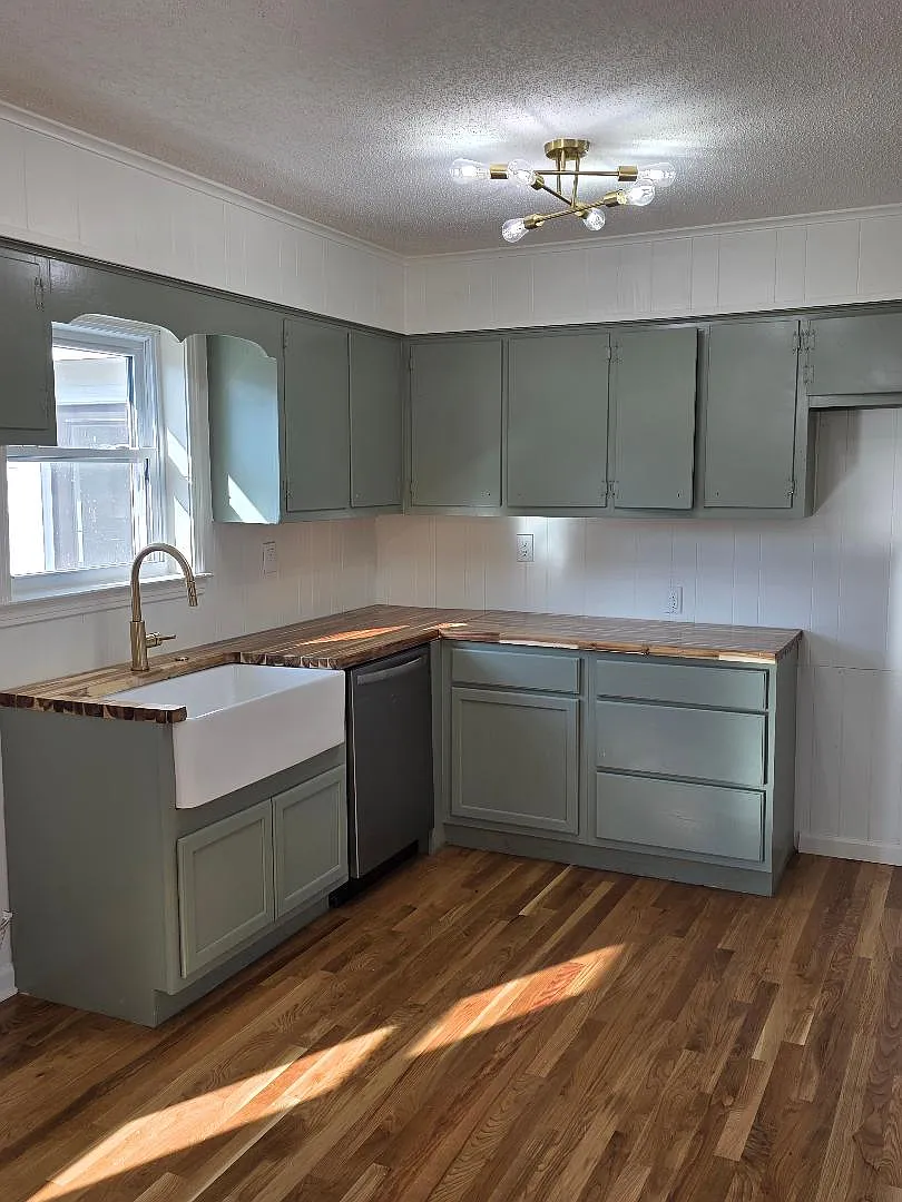 3 bed, 1270 sqft, $2,100 — Photo 2
