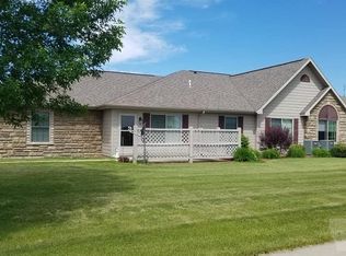 604 Deer Run Ln, Sigourney, IA 52591