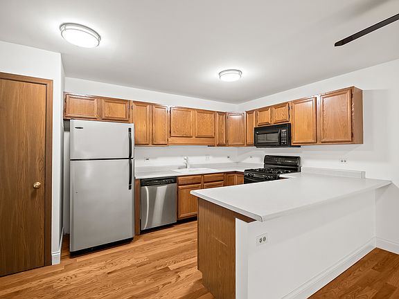 4th image of 129 W Robinhood Way