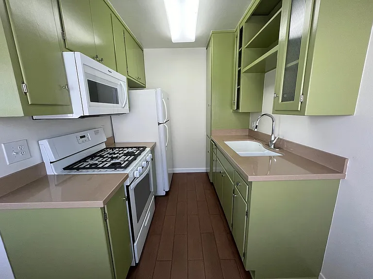 22 Reef St #5 — Photo 3