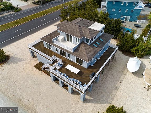 4th image of 135 Long Beach Blvd #A