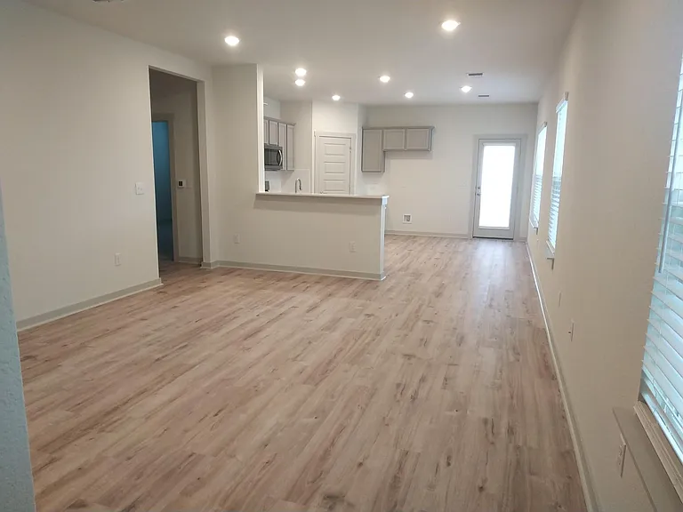 10705 Meris Ln — Photo 6