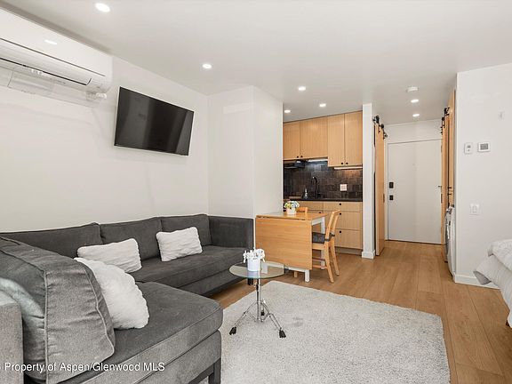 5th image of 725 E Main St #107