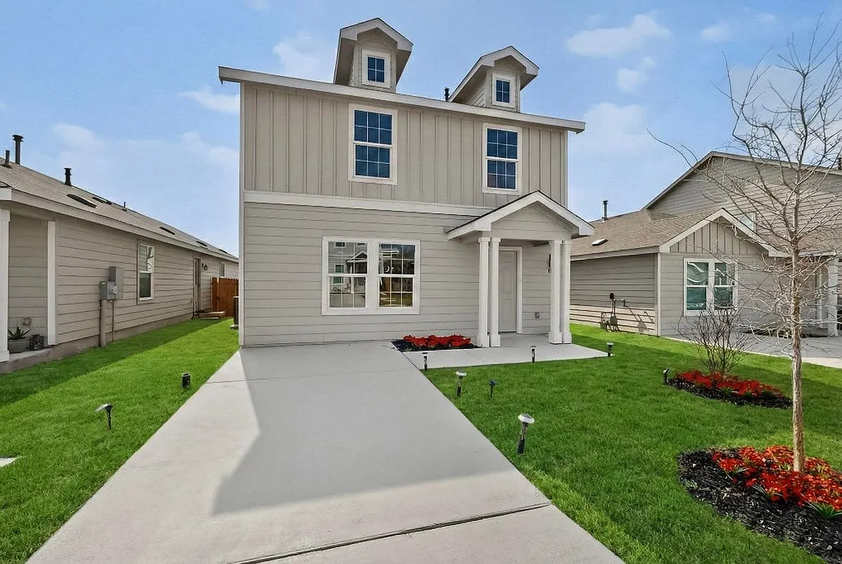 4 bed, 2.0 bath, 1592 sqft, $1,595 — Photo 2