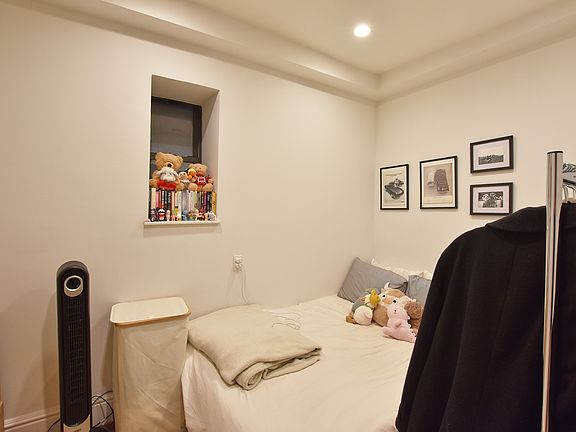 4th image of 7 Cornelia St APT 3E