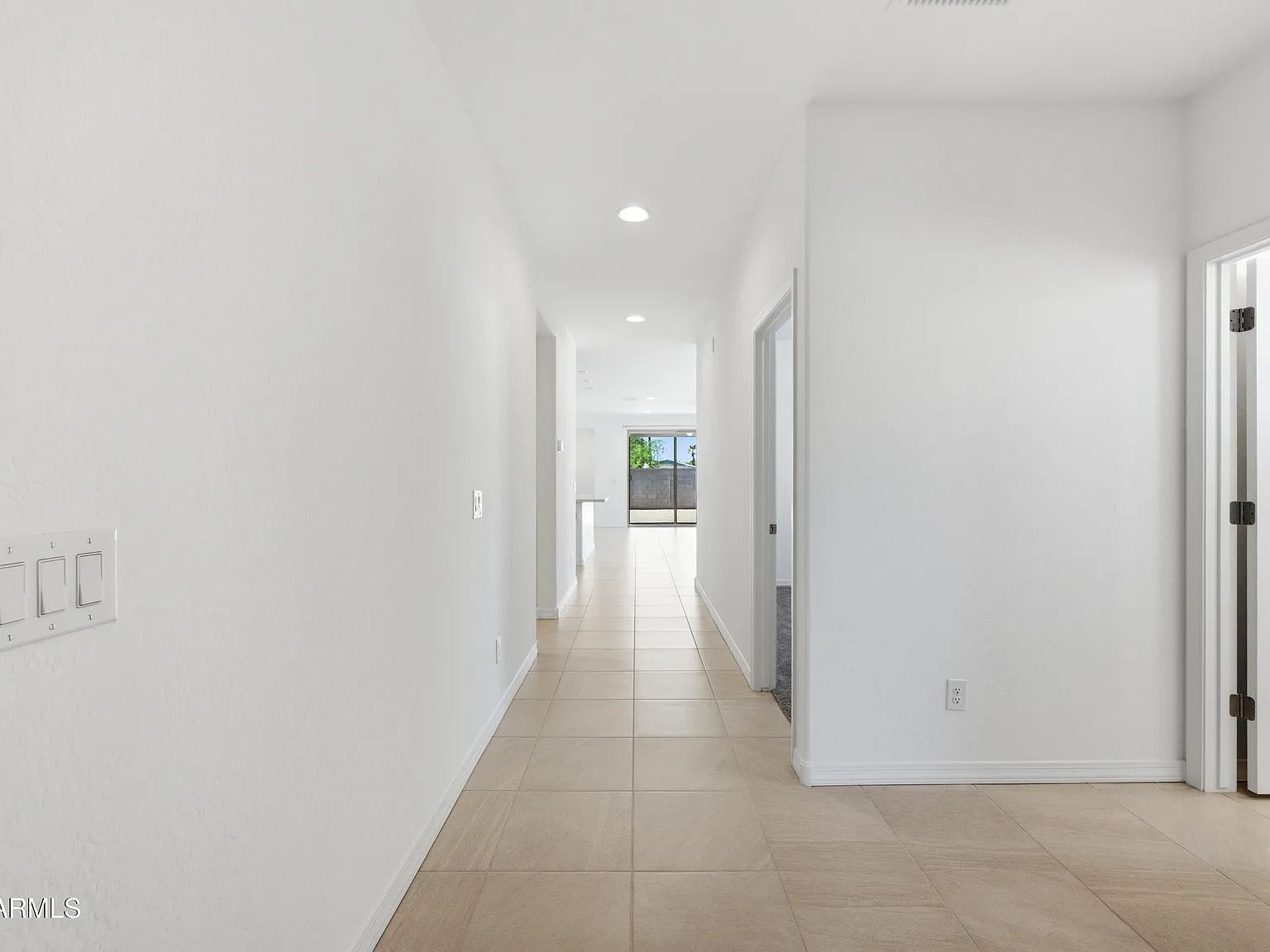 3 bed, 2.0 bath, 1680 sqft, $2,095 — Photo 2