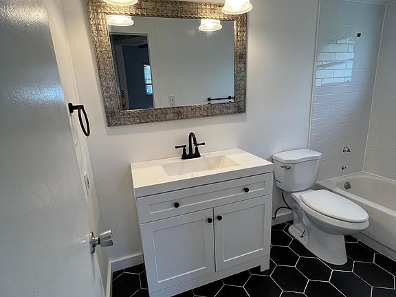 5th image of 254 Plumosa Dr #B
