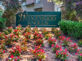 6 Dogwood Ct, West Paterson, NJ 07424