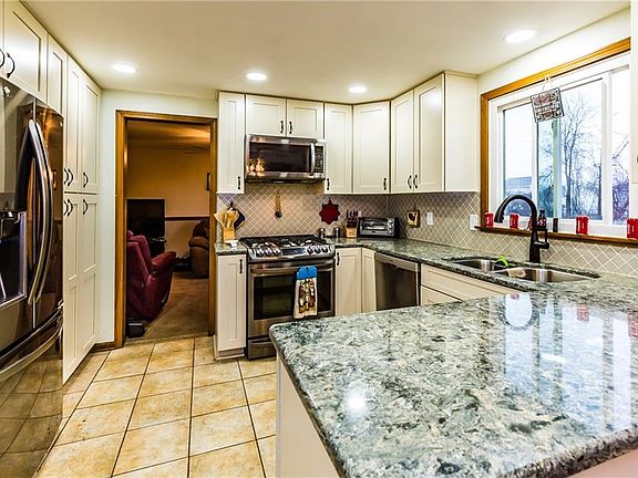 3rd image of 7763 Bainbridge Dr