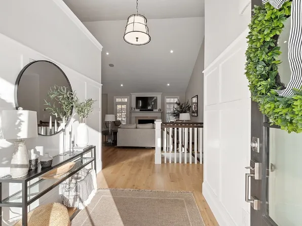 57 Old Brook Rd, Shrewsbury, MA 01545