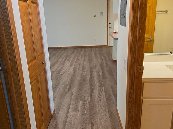5th image of 714-718 Kingston Way #718-4