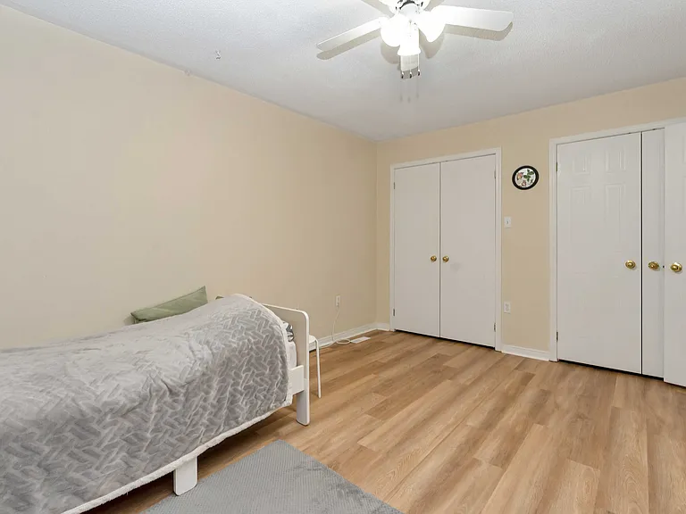 50 Chalmers Dr — Photo 17