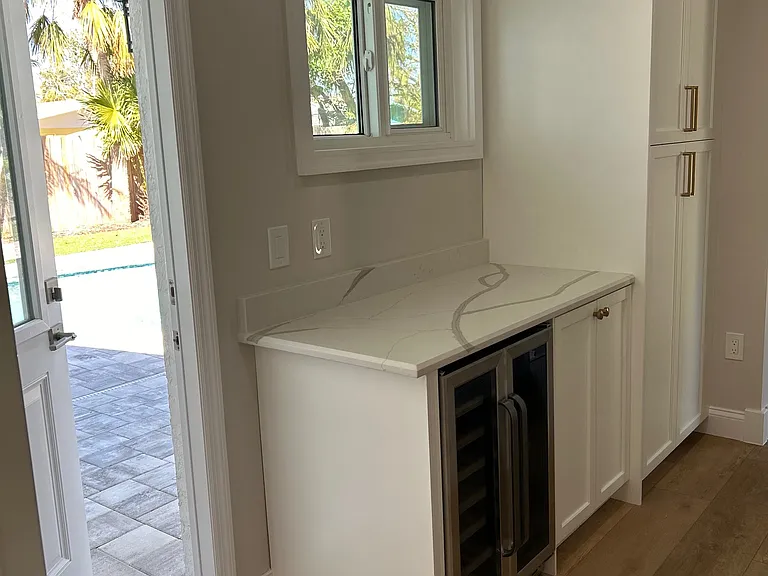 691 Russell St — Photo 16