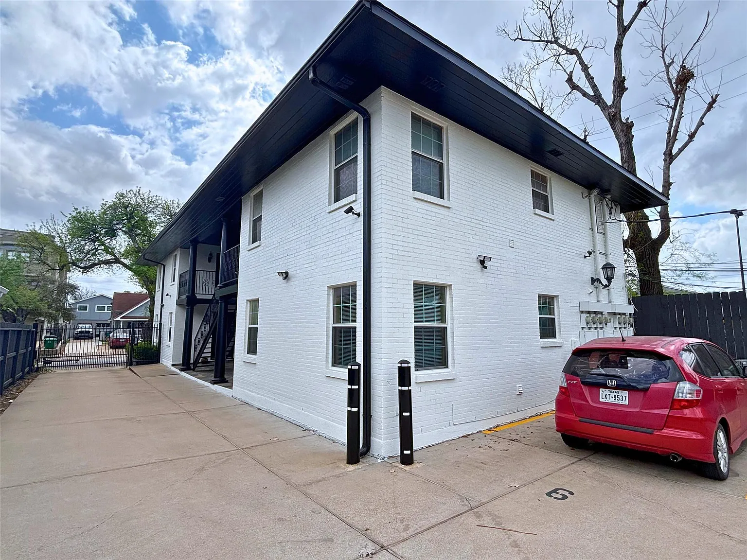 1 bed, 1.0 bath, 3366 sqft, $1,275 — Photo 3