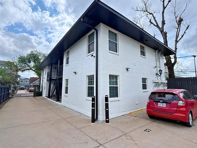 2030 Portsmouth St #5 — Photo 3