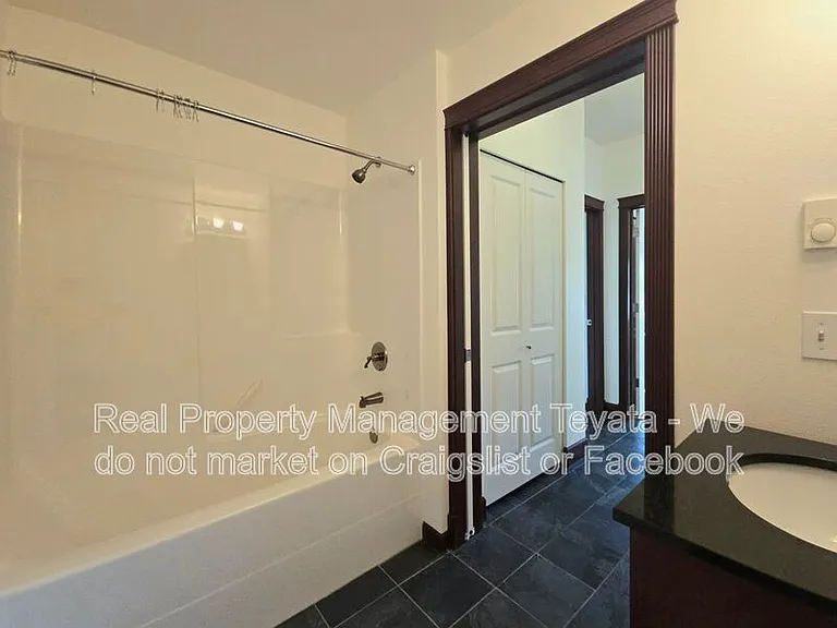 259 W Bakerview Rd #C401 — Photo 15