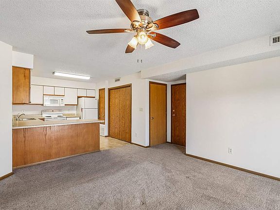 5th image of 58 Westside Dr