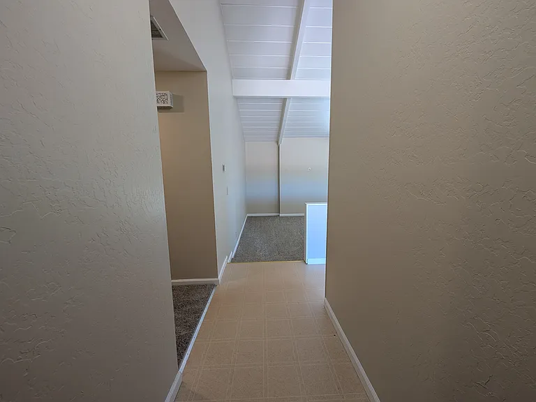 1261 Gloria Dr — Photo 5