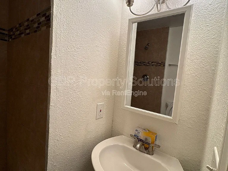 704 Fruit Ave NW — Photo 5