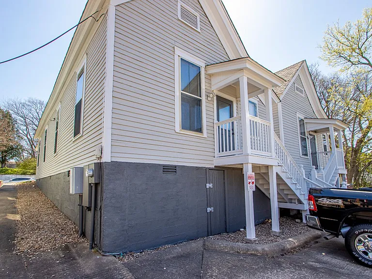 112 S Pulaski St — Photo 26