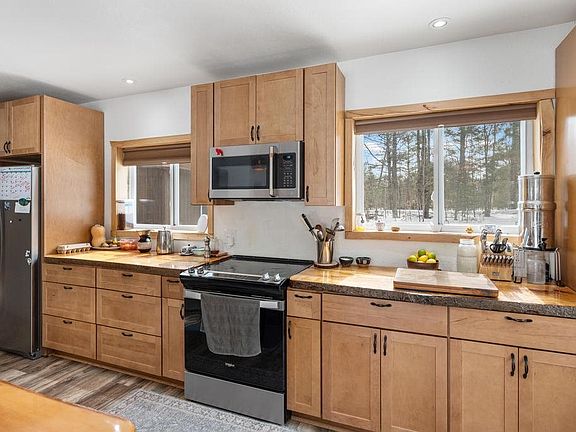 3rd image of 1152 Old School Rd