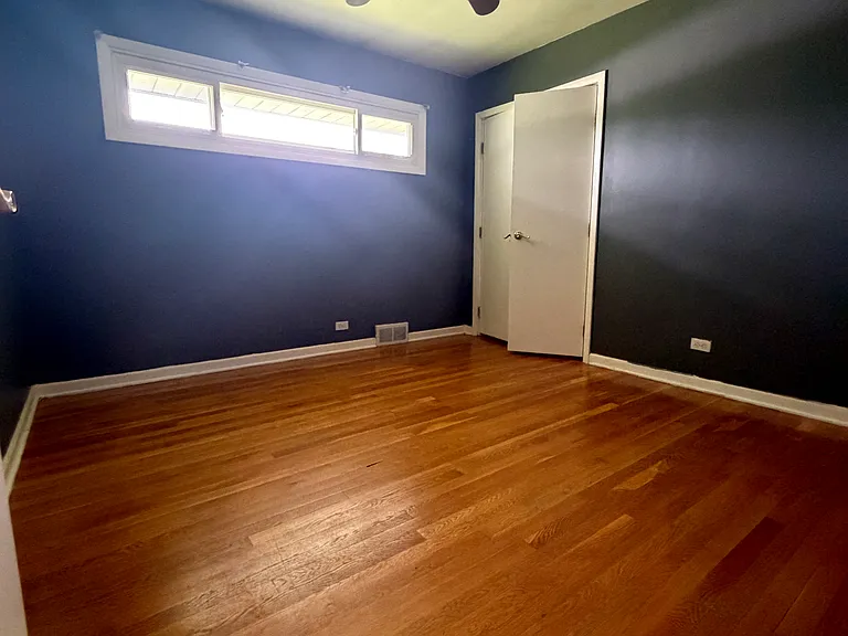 17W571 Riordan Rd — Photo 5