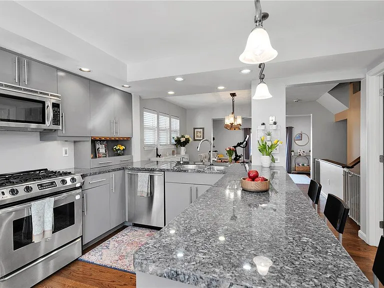 5519 Claybourne St — Photo 4