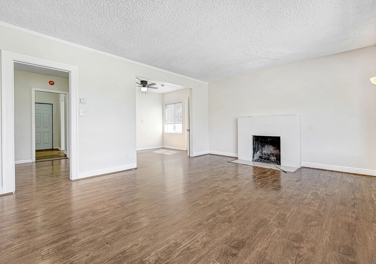 Beautiful SFR 3 BD| 2 Bath — Photo 4