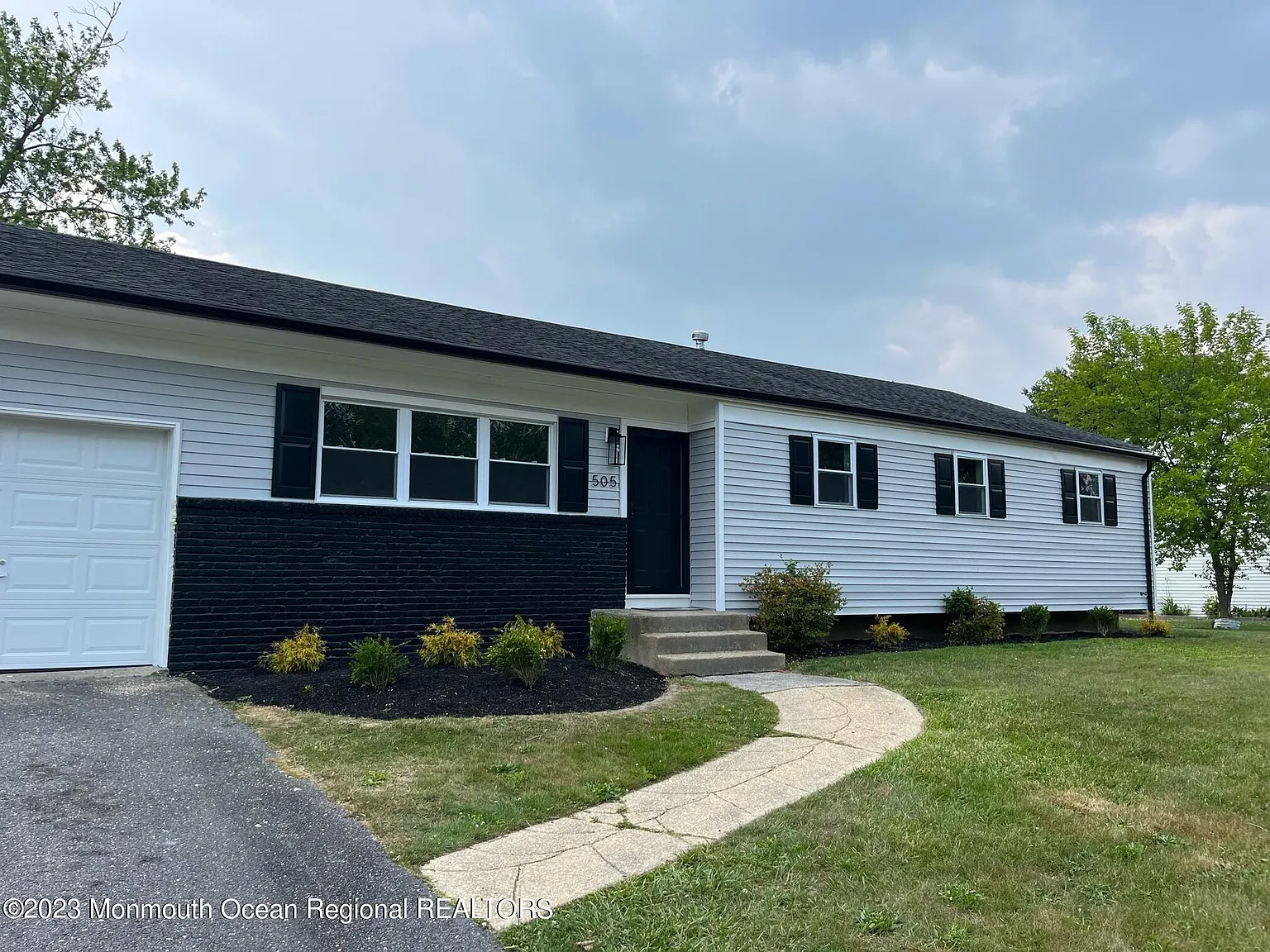 505 Mayfair Lane photo 1