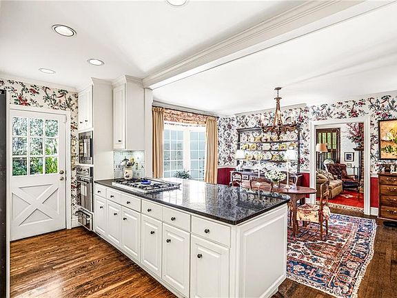 4th image of 547 Spring Valley Rd NW