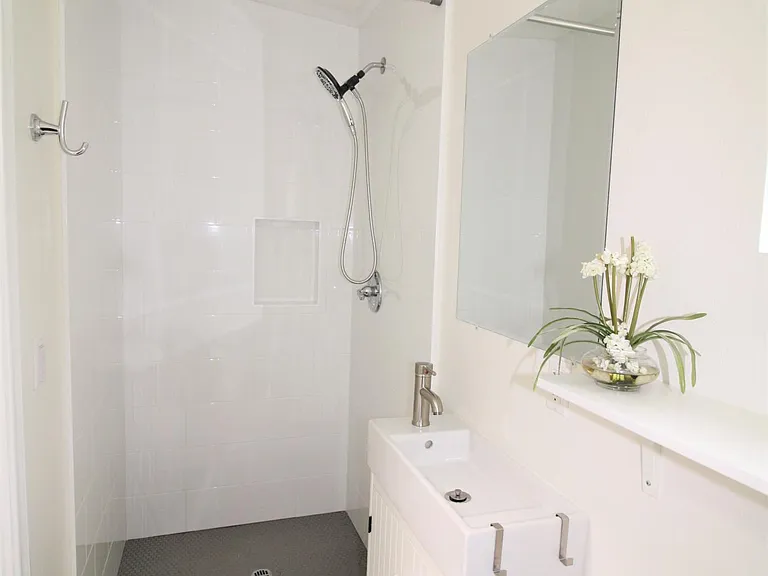 308 N Mission Dr — Photo 11