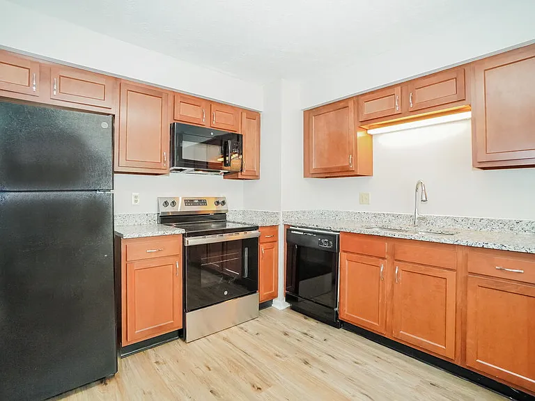713 Hubbard Rd — Photo 9