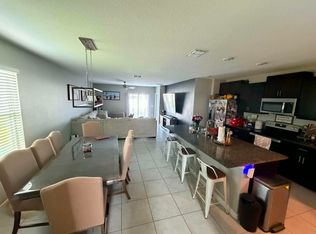 1049 Royal Empress Dr, Ruskin, FL 33570