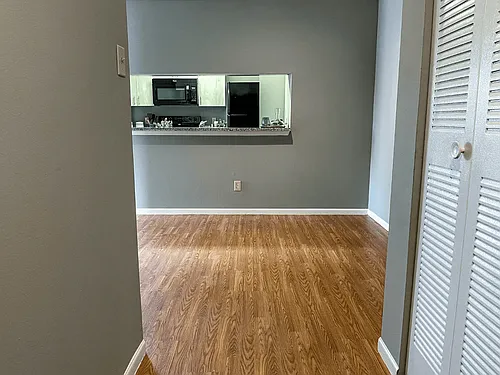 South Summit Apartments Photo 1