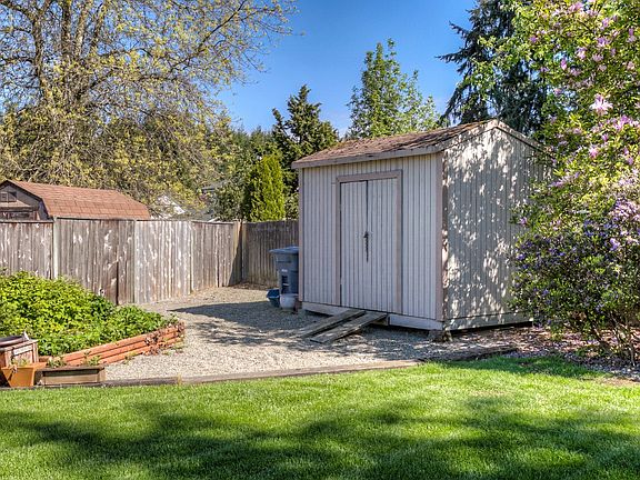 4th image of 15108 Westmore Dr E
