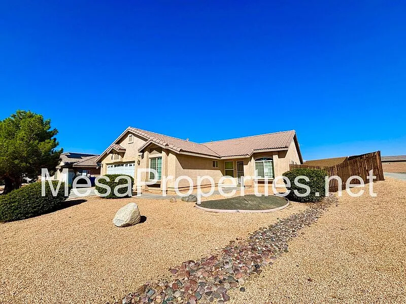 5 bed, 3.0 bath, 2014 sqft, $2,550 — Photo 4