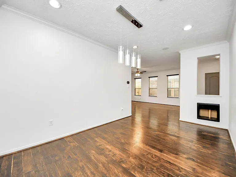 5922 Hollister Cole — Photo 4