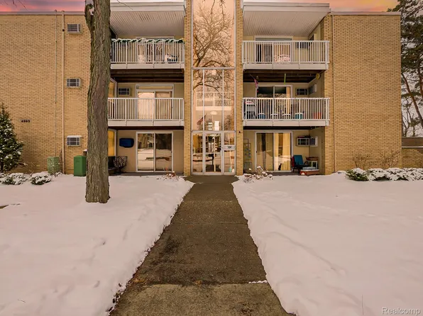 4905 Crooks Rd, Royal Oak, MI 48073