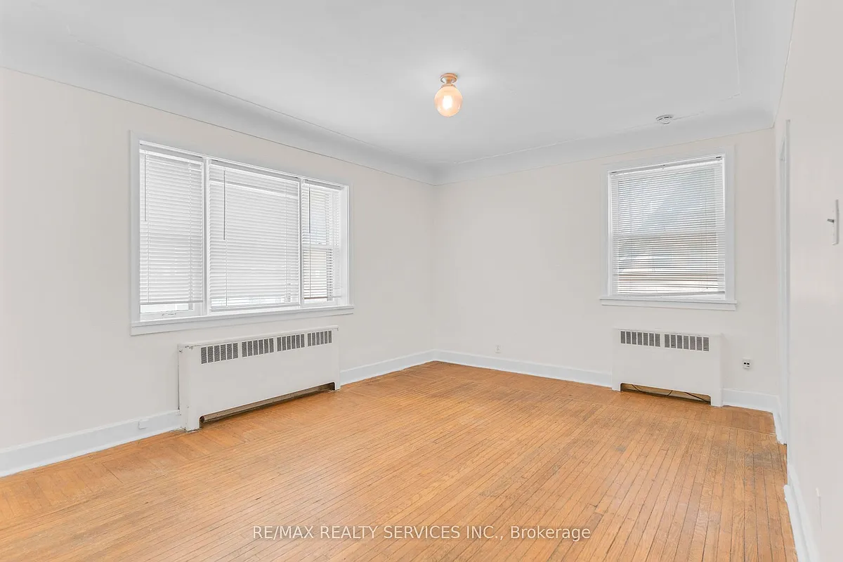 Building Photo - 17 Webber Ave #2