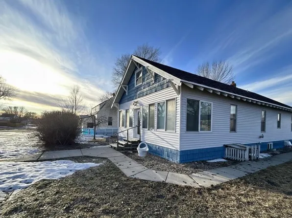 404 McKinley Ave, Underwood, ND 58576