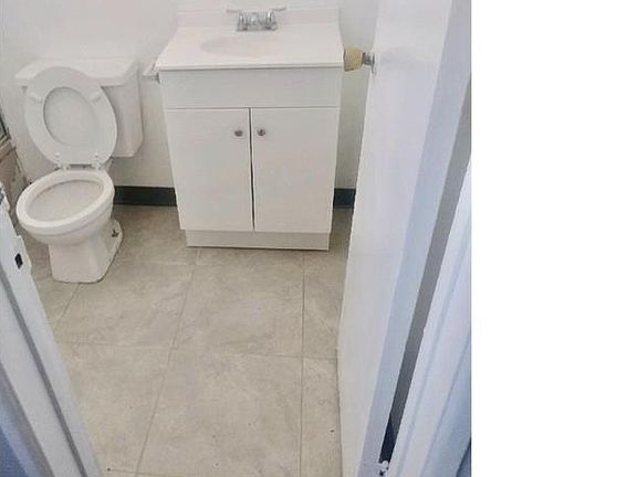 5th image of 11722 S Budlong Ave #10